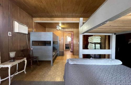 Embrace Nature in this Breathtaking Cottage in Portage Lake, Maine - Foto 26