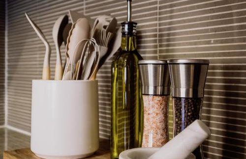 Luxury 17th Floor Downtown Dallas High-Rise with Free Parking, City Views, Pool & Gym - Foto 10