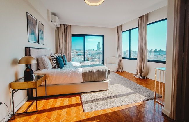 Phaedrus Living: City Center Sky Penthouse - Photo 8