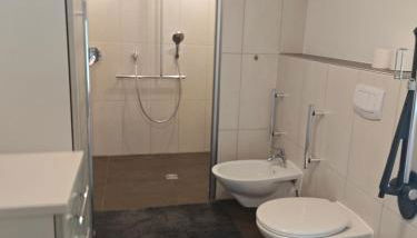 Haus 2 Etagen Garten 1 Badezimmer,1 Gäste Wc 200 Qm 5 Betten Gehoben mit Garten - Foto 5, Shower