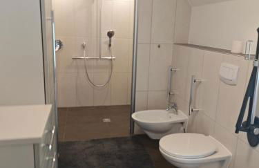 Haus 2 Etagen Garten 1 Badezimmer,1 Gäste Wc 200 Qm 5 Betten Gehoben mit Garten - Foto 5