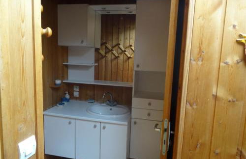 Charmant 2 Pièces + Coin Montagne - Parking Privé, WiFi, Proche Pistes - FR-1-762-31 - Foto 4