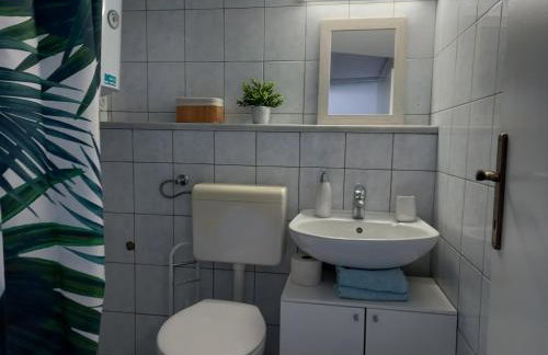 JOVI-relaxing, fenced, private, heated pool & view - Photo 51