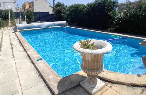 Bas de villa avec jardin piscine clim proche plages calanques - Foto 6