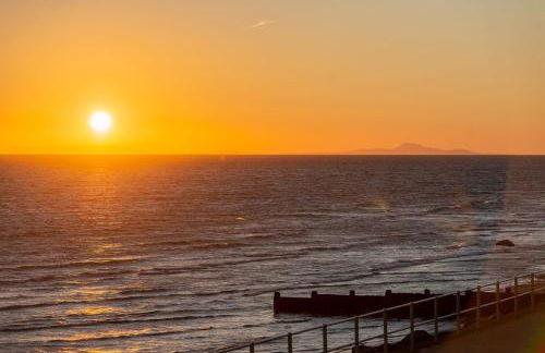 Sound of the Sea, beach front Bungalow with hot tub, in Tywyn - Foto 57