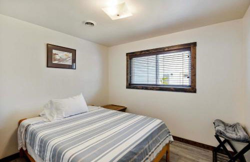 Lakefront Washington Home with Private Pool and Sauna - Foto 11