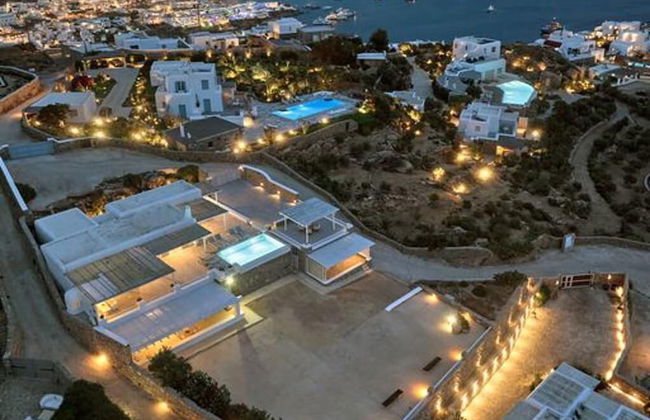 Stunning Villa With Panoramic View - Photo 42