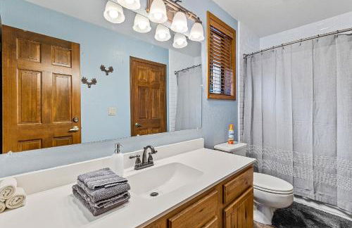 Sensational Burning Tree 4 bed 3 bath Retreat in the Country Club - Photo 34