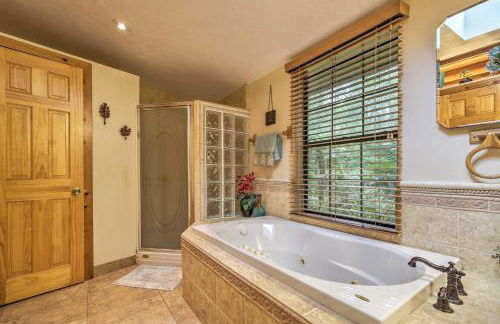 Log Cabin Sanctuary in Inverness with Furnished Deck - Foto 25