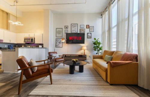 Indy Urban Nest - Sleeps 8 - Skywalk Access - Convention Center - Stadium - Foto 1