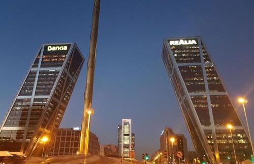 Bonito Apto Cinco Torres Plaza Castilla - Foto 61