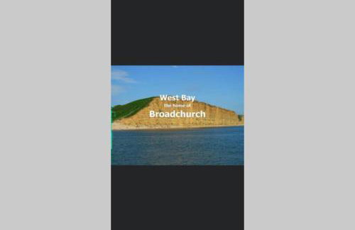 Entire Ground Floor Apartment - West Bay - Photo 13