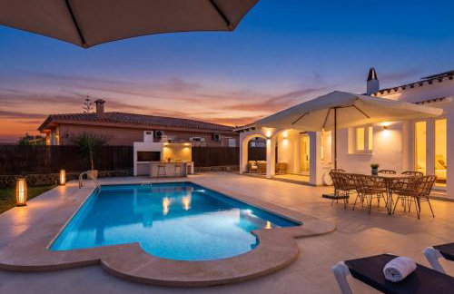 Villa Nuralux - Vistas Espectaculares, Piscina Privada y BBQ - Photo 2