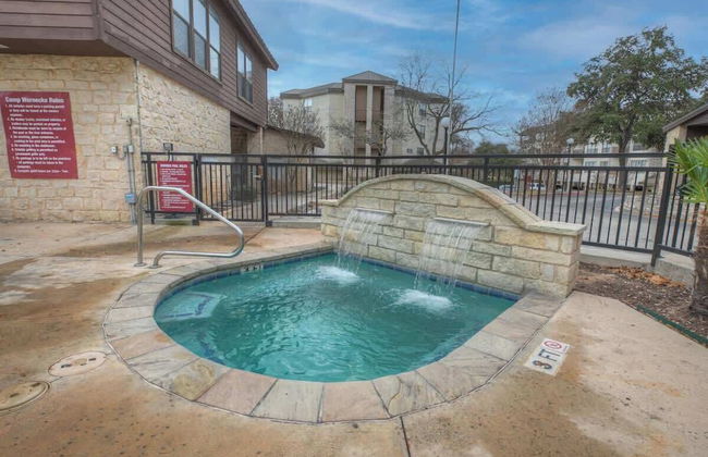 Luxury Riverfront Condo 1 BLK to Schlitterbahn! - Foto 33