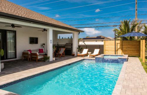 Luxurious Waterfront Home with Heated Pool and Jacuzzi - Foto 53