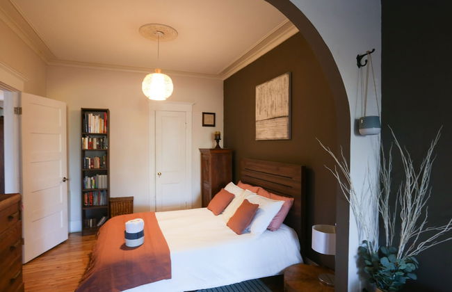 The Authentic and Charming Montrealer - Foto 3