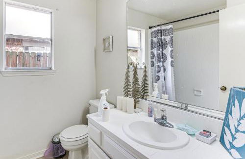 Extended Stay in Sugar Land! Family Home with Yard - Foto 17