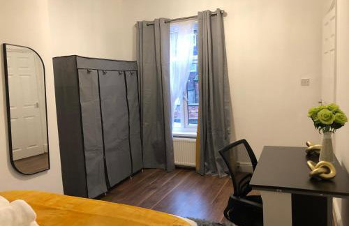 Comfortable Home From Home Bolton Central - Sleeps - 10 - Foto 23