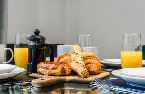 Great Location 2 Bedroom House in Nottingham, Private Garden, Fast Wi-Fi and Free Parking - Photo 9