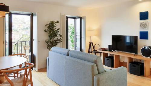 Great Flat & View in Historic Porto by LovelyStay - Photo 3
