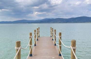 The Boathouse, at the lake - Photo 34