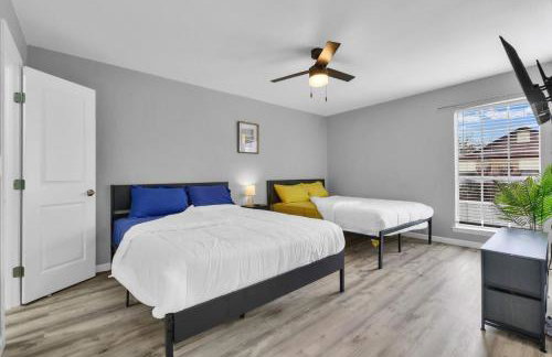 Cozy 2BR Escape close to Dining and Nightlife with WiFi - Foto 12