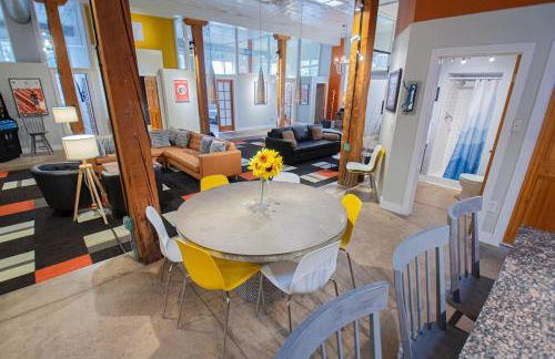 Trendy Modern Loft in Rino Art District - Photo 37