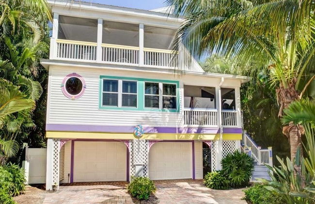 Lollipop 3 Bedroom Home by RedAwning - Photo 1