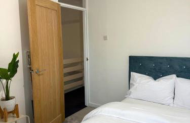 Wigan 2-Bedroom Modern house - Cozy & Relaxing Stay - Photo 5