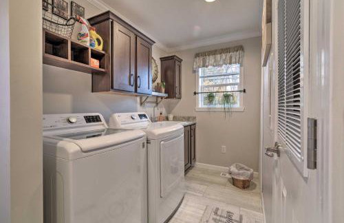 Lakefront Home with Deck, Fishing Dock and Canoe! - Foto 17