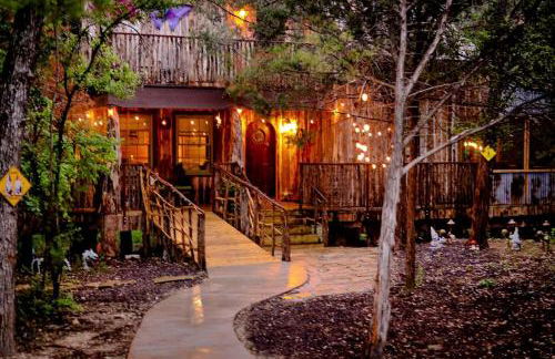 Magical Treehouse with Slide by Brazos River for Family Glamping Adventures in Texas - Foto 15