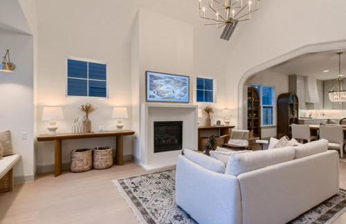 Stunning home - walk to square & heated pool - Foto 32