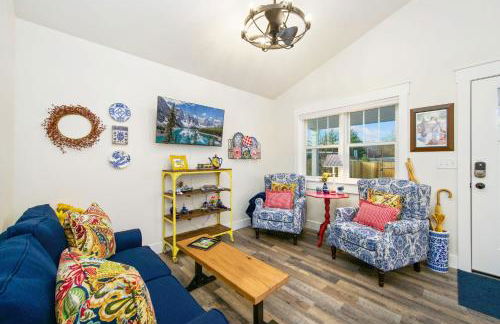 City Park Bungalow Pet Friendly with Dog Run - Photo 11