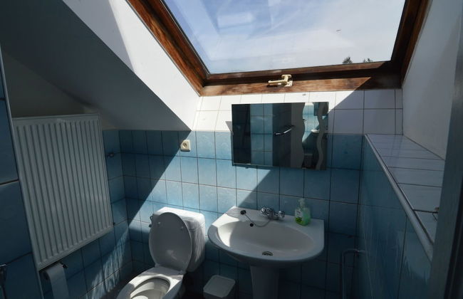 Modern Stay With Hot Tub - Photo 9