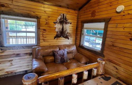 Wooden Rustic Cabin Great for Outdoor Activities in Liberty, Kentucky - Foto 4