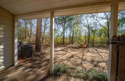 Stylish 2BR Urban Stay Near CAE Pet Friendly - Photo 2