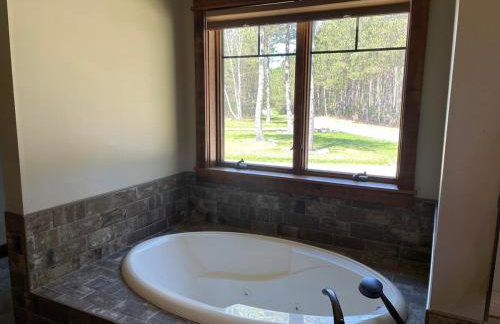 Woodsy and Private- Dream House on a 7 Acre Pond - Foto 6