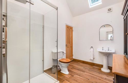 Merry Lakes - Luxury Lakeside Escape with Pool - Just 30 Minutes from London - Foto 44