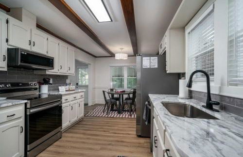 Roll Tide Bungalow-3 miles to UA- 5 TVs- Game Room - Foto 17