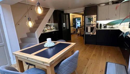 2 Bed Holiday Home with River Views - Foto 3