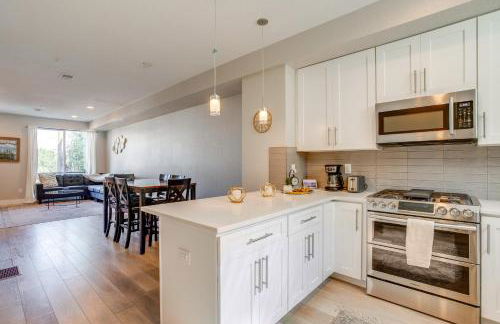 Rooftop Deck and Hot Tub Walkable Denver Townhome - Foto 11