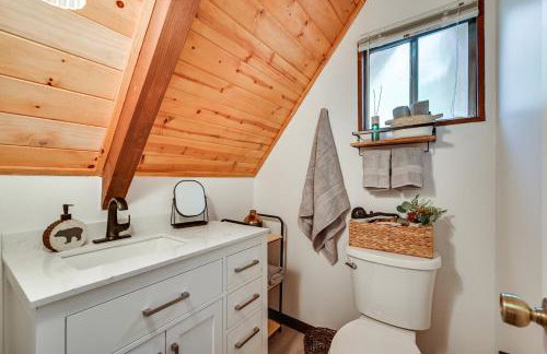 Deck and Grill A-Frame Cabin in Munds Park! - Foto 15