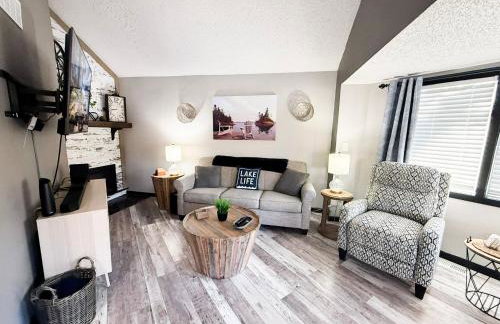 Lakefront Home-3BD25BADockGrillFirepitPool - Foto 71