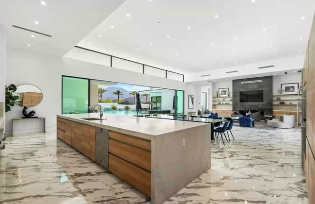 Sleeps 20 7-bedroom Villa w/ Pool, Putting Green & Hot Tub Bravo Villa #11 by Avantstay - Foto 26