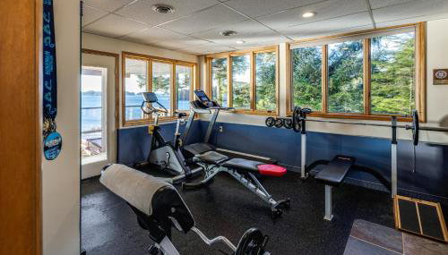 Hot Tub and Whale Watching! Scenic Sitka Escape - Foto 3