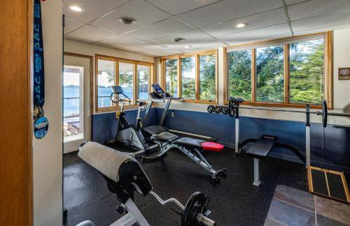 Hot Tub and Whale Watching! Scenic Sitka Escape - Foto 3