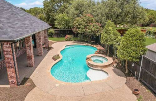 Lovejoy Serenity - Amazing pool, Games, Movie Room - Photo 3