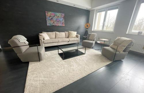 TruRetreats Design Loft für 8 Personen I Riesige Küche I eCharger I 65z SmartTV I 150qm - Foto 4