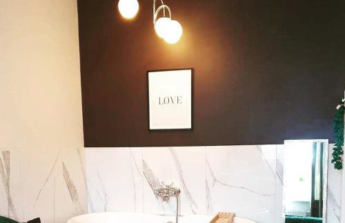 Cały apartament z Victorian wanna i podwojnym prysznicem w spokojnej dzielnicy - Foto 23