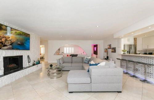 ~Villa Victoria Luxury! (Pool)~1 mile from beach - Foto 49